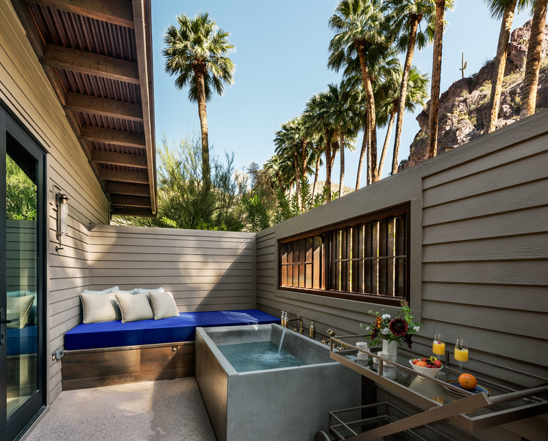 Spring Bungalow Outdoor Bath Tub