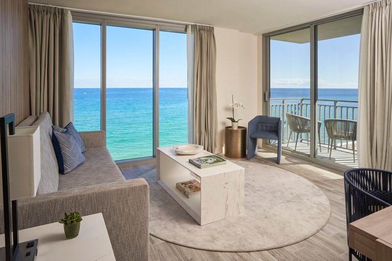 One Bedroom Suite - Oceanfront - 1 King Bed and Sofabed