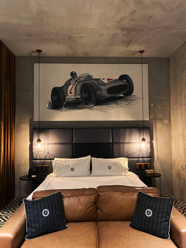 Mercedes-Benz Suite 