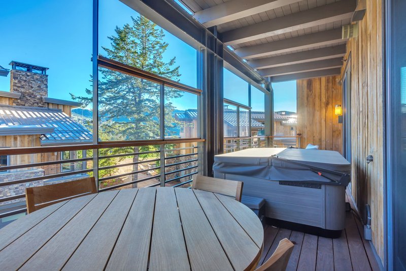 Premium 3 Bedroom Deck with Hot Tub