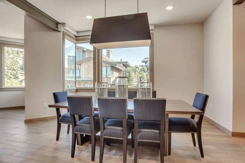 Premium 3 Bedroom Dining