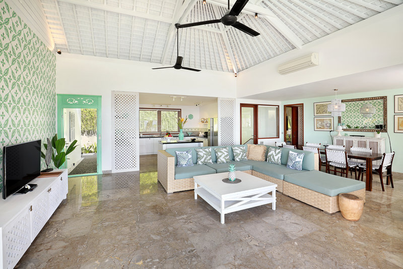 Three Bedroom Ocean View Pool - Living Area