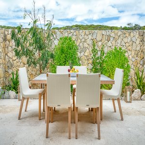 Three Bedroom Peninsula Oceanfront Coral Villa Courtyard Dining