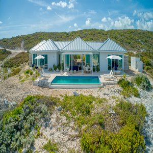 Three Bedroom Peninsula Oceanfront Coral Villa Exterior