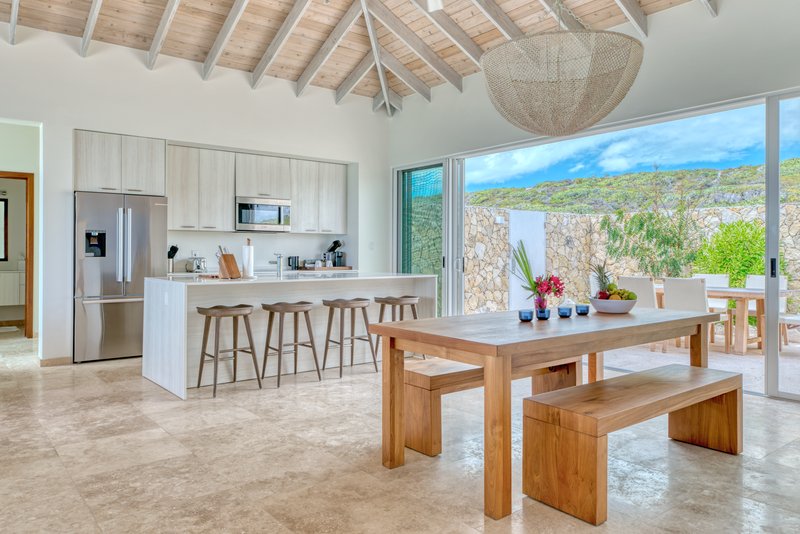 Three Bedroom Peninsula Oceanfront Coral Villa Kitchen And Dining
