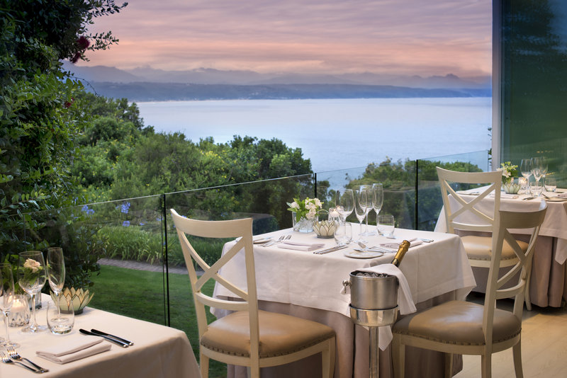 Seafood restaurant with ocean view